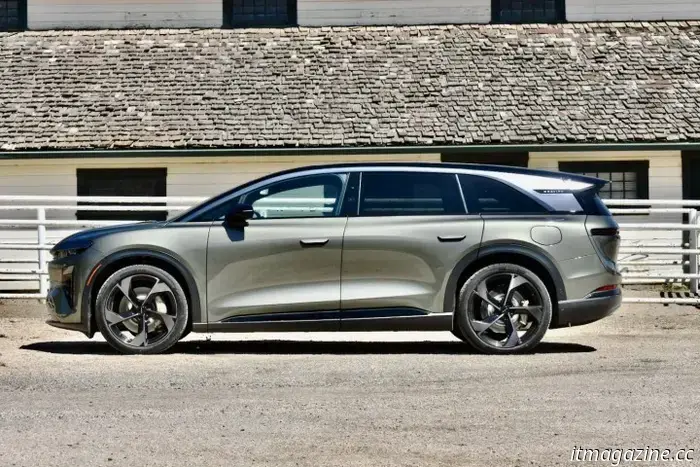 Lucid Gravity propels electric SUVs into a new realm.