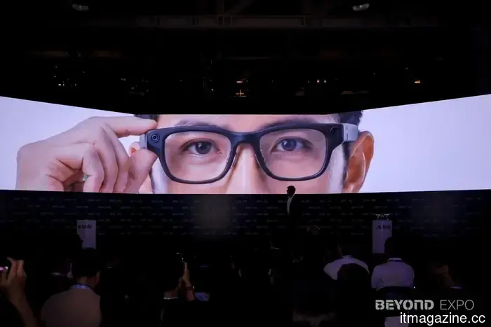 iFlytek introduces 40g AI glasses equipped with the GlassClaw AI assistant and enhanced noise recognition capabilities.