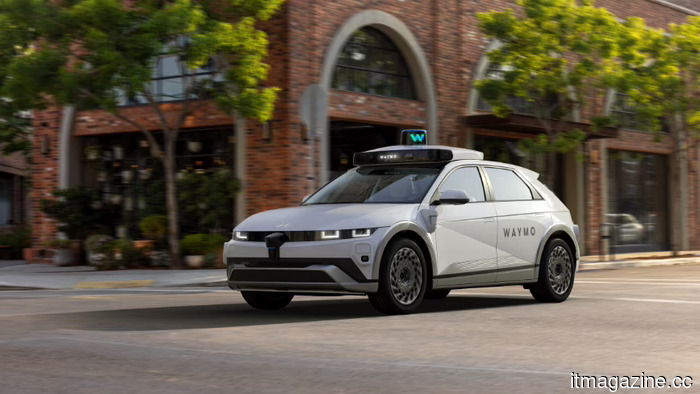 Waymo recuerda 3,791 robotaxis después de que un vehículo se dirigiera a una carretera inundada.