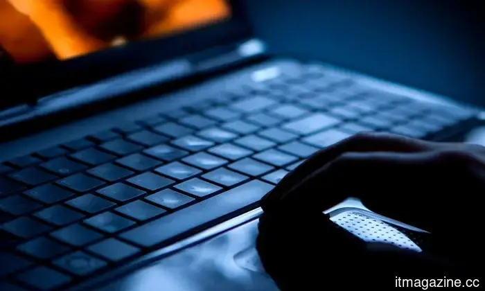 Avoid being fooled by this fraudulent Windows update support site. It is distributing malware that steals passwords.