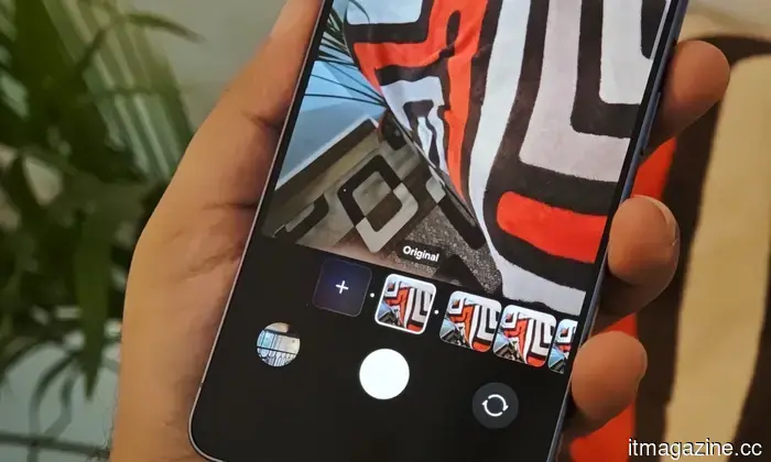 Samsung Galaxy S26 Review: This small flagship seems to be playing it too safe.