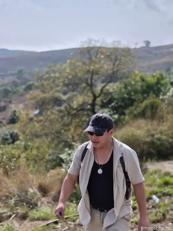 Samsung Galaxy S26 Review: This small flagship seems to be playing it a bit too safe.