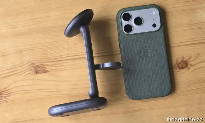 Satechi 3-in-1 Foldable Wireless Charging Stand Qi2 Review: Quick, compact, and my new go-to device