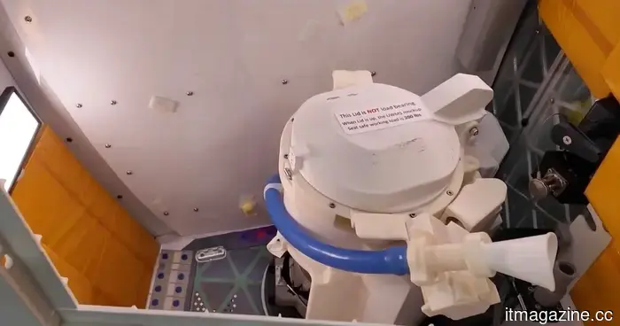 L'equipaggio di Artemis II si prepara per l'orbita lunare – e il gabinetto cosmico di Orion