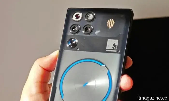 Un Samsung Galaxy S25 FE è esploso durante la notte, e non è il primo Galaxy S25 a farlo.