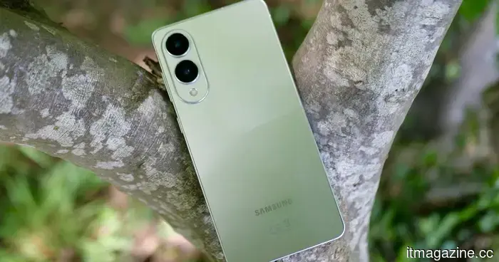 Galaxy Edge от Samsung может вернуться с серией S27, но утечки рассказывают разные истории