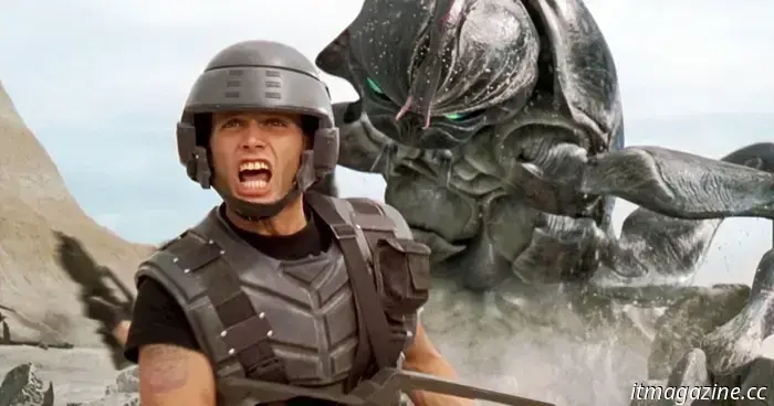 Il regista di District 9 riporterà Starship Troopers sul grande schermo