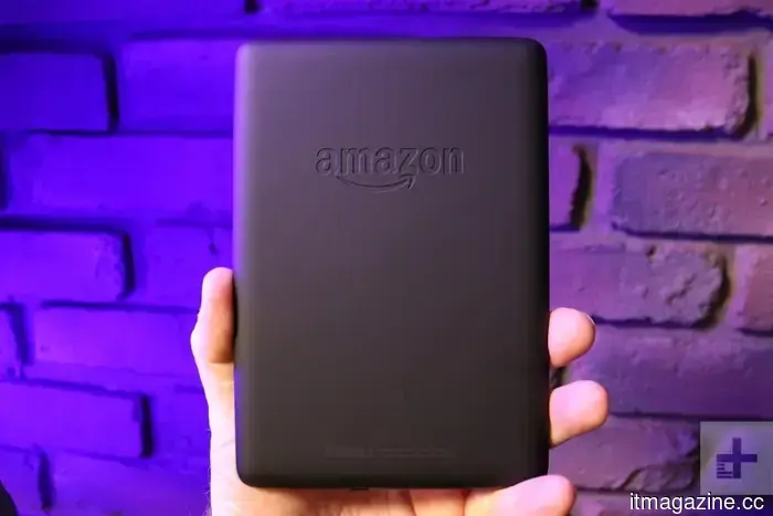 Il tuo vecchio Kindle verrà lasciato indietro a maggio. Ecco cosa puoi fare per continuarlo a utilizzare.