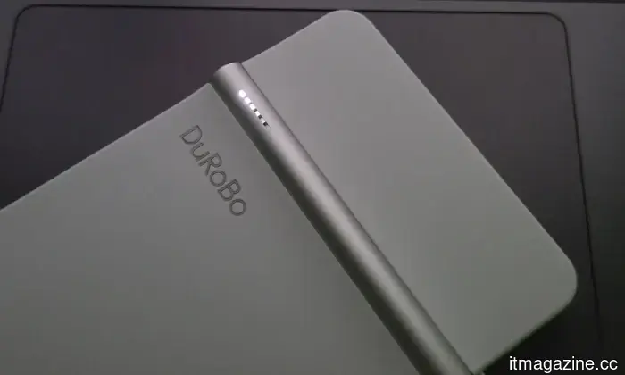 DuRoBo Krono review: An innovative approach to the phone-like e-reader that perhaps sets its sights a bit too high.