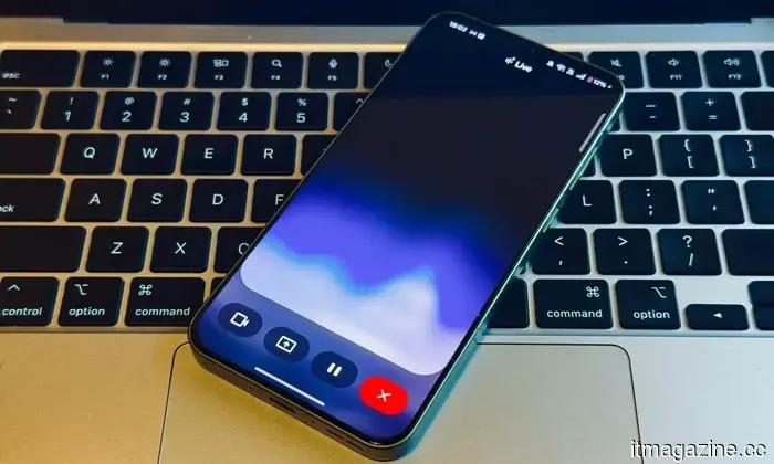 La ricerca dice che i chatbot AI ti giudicano, e non sempre finisce bene.