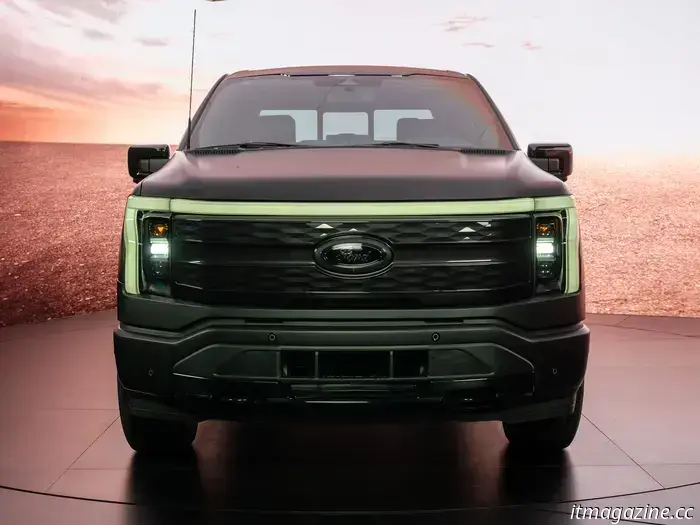 Предстоящий F-150 Lightning от Ford по-прежнему будет электрическим, но вам понадобится бензин, чтобы проехать дальше.