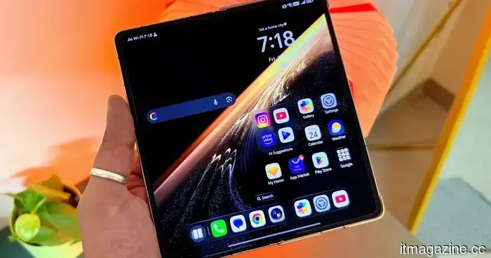 I recently transitioned to my first large foldable device, and I now understand the attraction.