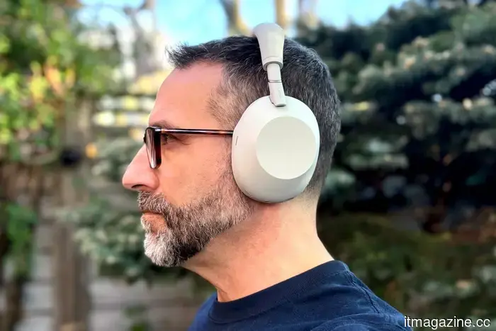 La fuga di notizie sui Sony WH-1000XM4C suggerisce una versione più economica dell'iconico XM4, e arriverà presto.