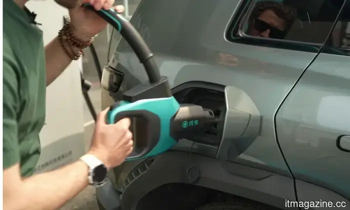BYD's incredibly rapid Flash charging technology for electric vehicles became so hot that it could roast a turkey.