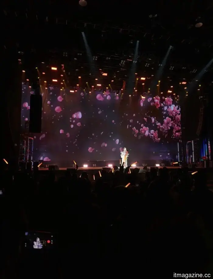 This new Android flagship competitor is taking zoom capabilities beyond those of Apple and Samsung.