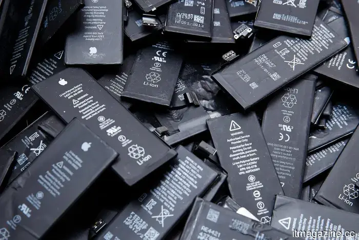 Notorious for being an "Apple copycat," this company presents a clever smartphone battery enhancement that Apple should emulate.