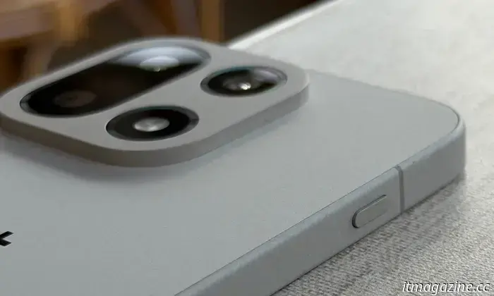 Ho recensito il OnePlus 15 e non voglio separarmene.