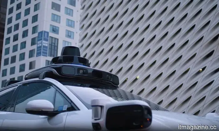 Questo piccolo sensore potrebbe aiutare le auto a guida autonoma e i robot a vedere meglio al buio.