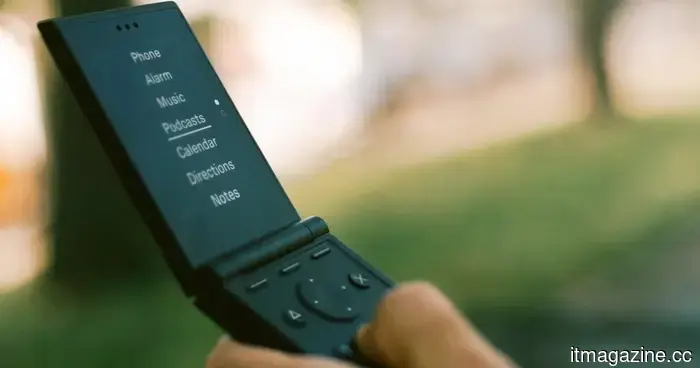 El Light Flip trae de vuelta el teléfono plegable, sin las distracciones.