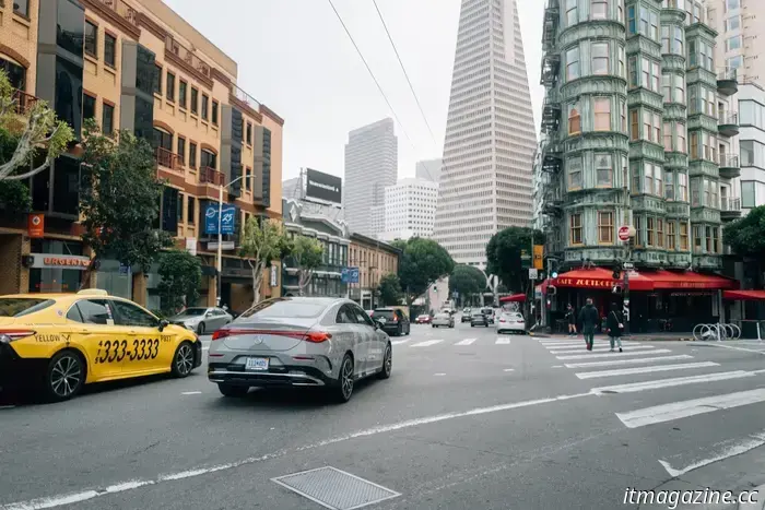 Questo è ciò che mi ha colpito di più della nuova tecnologia di assistenza alla guida della Mercedes.