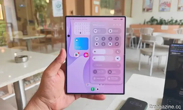 Samsung potrebbe adottare l'aspetto completo in stile iOS del Liquid Glass in OneUI 9.5