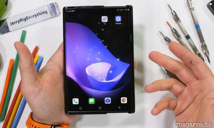 Your Pixel 10 can now somewhat run Steam games offline.