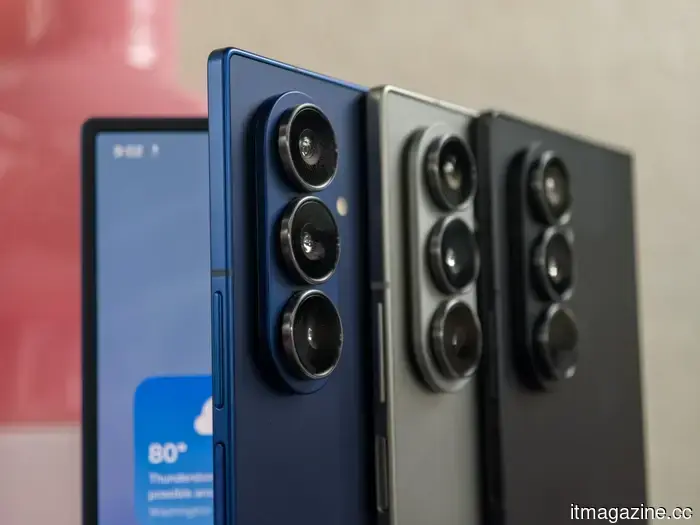 Razr Fold versus Galaxy Z Fold 7: I’m tentatively impressed by what Motorola’s inaugural foldable brings to the table while saving $300.