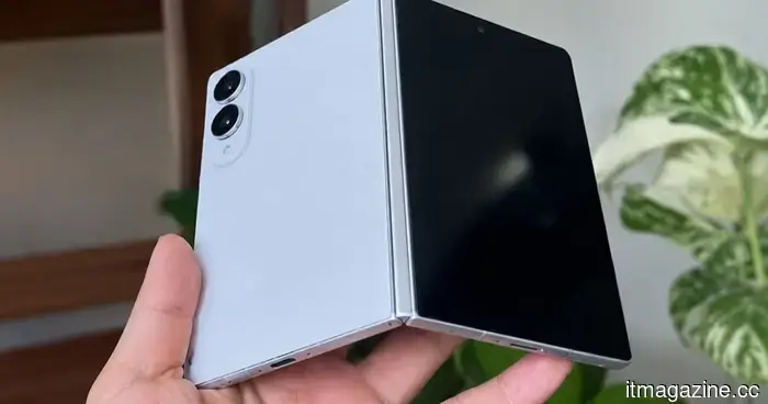 A recent leak suggests that Samsung's rumored Fold 8 Wide appears to be extraordinarily slim.
