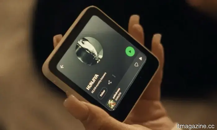 Meadow is a square-shaped phone that eliminates distracting apps, and I really want to get one.