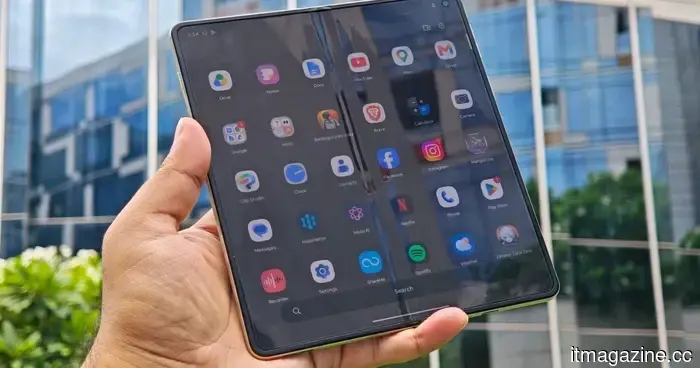 I adored the Motorola Razr Fold, but Android 17 could significantly enhance its most vulnerable feature.