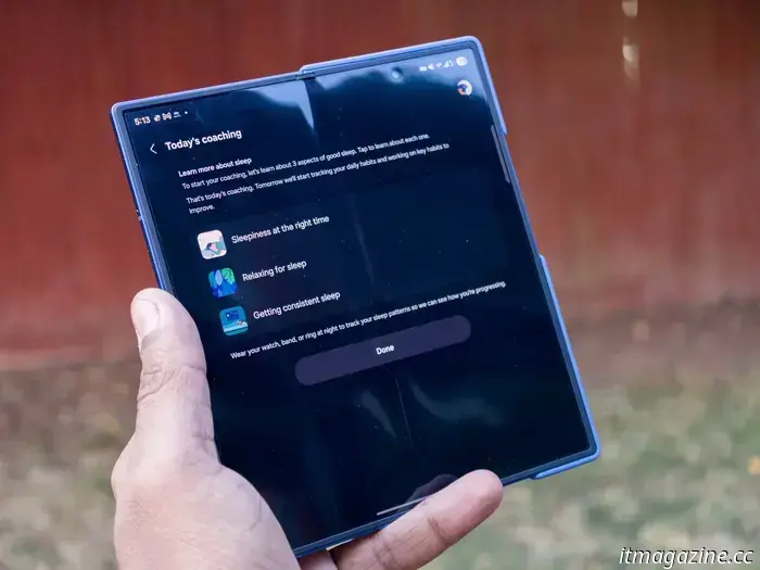 Il prossimo iPhone pieghevole di Apple potrebbe adottare un approccio unico per eliminare la piega del display.