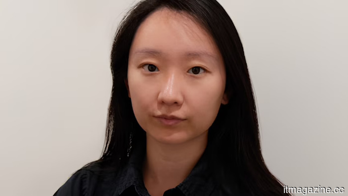 Tingyu Su emphasizes the importance of considering the founding designer as a strategic hire right from the beginning of the company's development for AI startups.