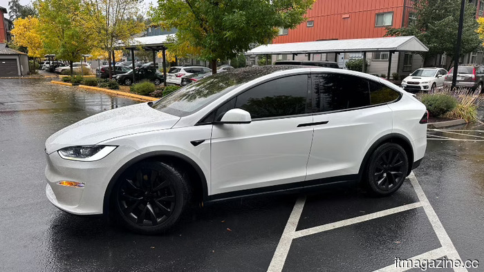 Tesla ha 42 robotaxi in Texas. Waymo ne ha 577. Il divario è ora un documento pubblico.