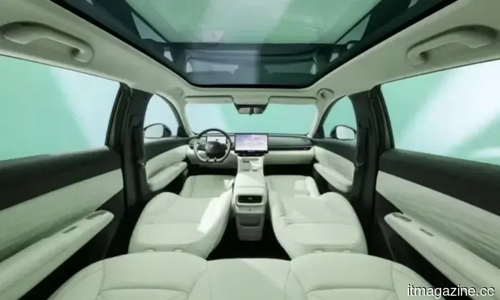Китайский партнер Mercedes создал электромобиль, который стоит менее 10 000 долларов и выглядит обманчиво стильно.