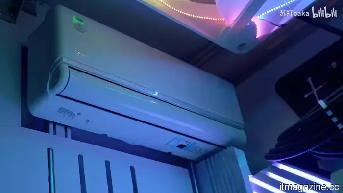Questo PC è abbastanza grande da viverci dentro e ha il proprio condizionatore per raffreddare i giganteschi componenti interni.
