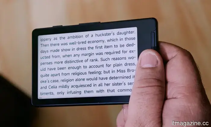 Recensione di Xteink X4: Dubitavo di questo piccolo e-reader, ma ha corretto le mie cattive abitudini di utilizzo dello schermo.