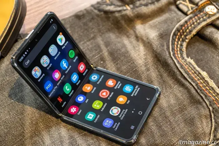 Samsung анонсировала линейку складных смартфонов, стремясь сохранить свое лидерство на рынке.