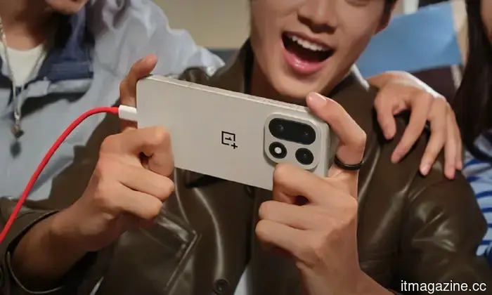 Il OnePlus 16 potrebbe alzare il livello con una fotocamera da 200 MP e una batteria enorme.
