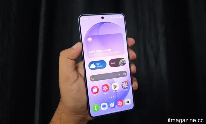 Samsung Galaxy S26 Review: This small flagship seems to be playing it a bit too safe.