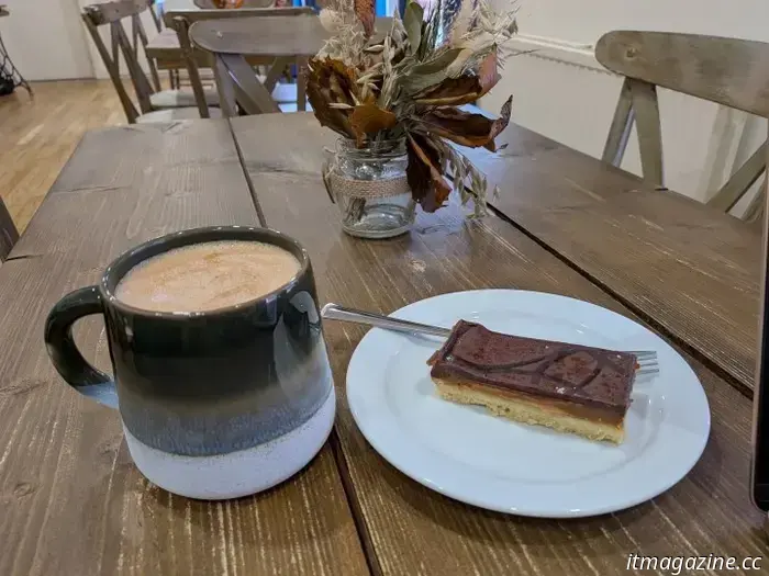 I evaluated the cameras of the Pixel 9a and iPhone 16e, and the results were nearly equal.