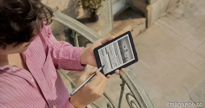 Boox's compact e-reader, designed for comfortable handling, will delight book lovers with its stylus and charming appearance.