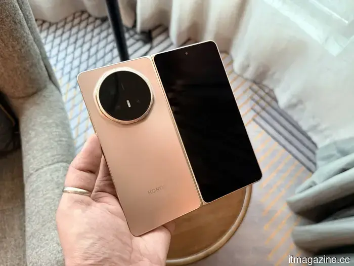 Motorola Razr Fold review: The unexpected foldable I didn't anticipate.