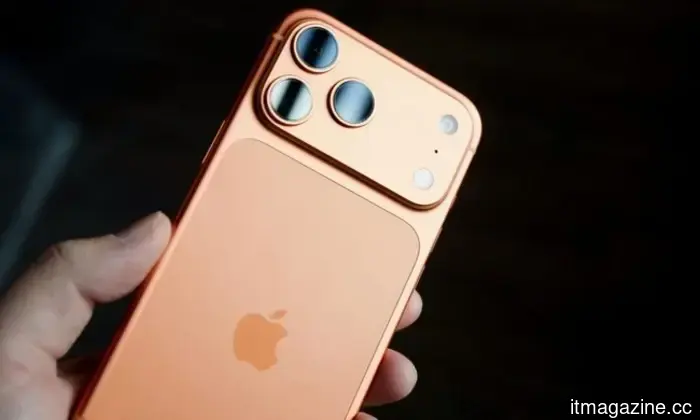 According to reports, Apple has addressed the problems with the hinge of the foldable iPhone, so you can feel a bit more at ease now.