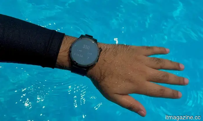 Ho portato questo smartwatch Oppo a nuotare e ha tracciato tutto tranne le mie scuse.