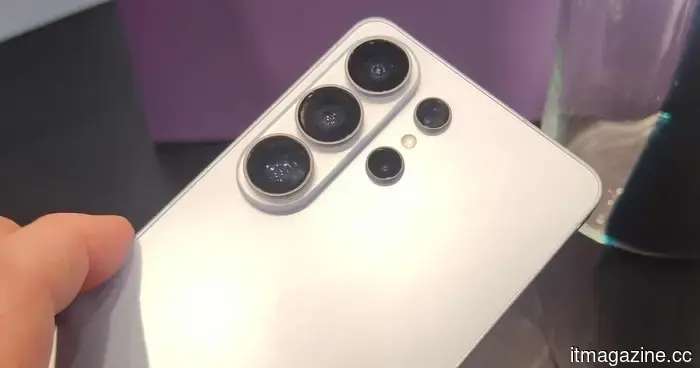 The Samsung Galaxy S27 Ultra may enhance its zoom capabilities by eliminating a significant weak point.