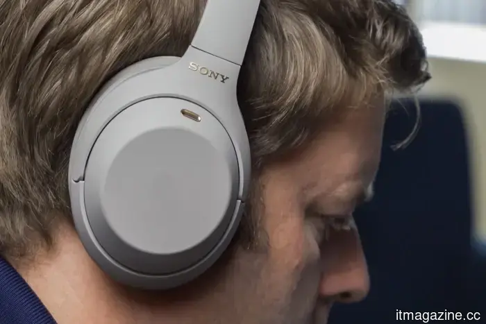 La fuga di notizie sui Sony WH-1000XM4C suggerisce una versione più economica dell'iconico XM4, e arriverà presto.