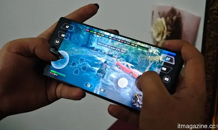 I attempted to convert the Red Magic 11S Pro into a handheld gaming device, and it functioned remarkably well.