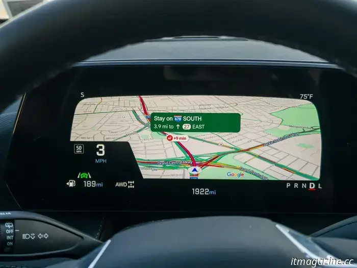 Google наконец-то не позволяет парковщику читать ваши сообщения в WhatsApp в машине.
