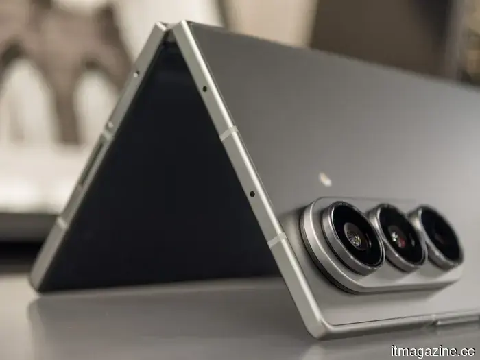 Samsung's next Galaxy foldable devices may see an increase in charging speed.