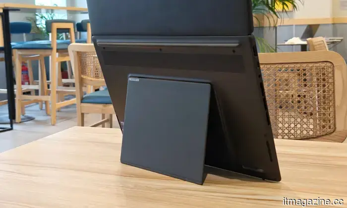 ASUS Zenbook Duo UX8407AA review: Dual screens have truly found their way into my bag.